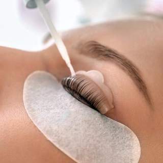 How long does a lash lift and tint take?